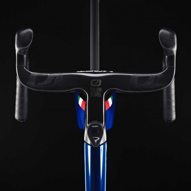 Pinarello-Maat-Italia---S-(A502-Italia)_2