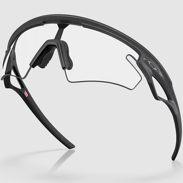 Sphaera_Slash_Carbon_Black_Iridium_Photochromic_Mirrored_4